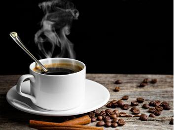 国际癌症研究机构(IARC)曾将咖啡归为“可能致癌”，但现在却改变了主意。在周三(6月15日)的最新审查结果中发现，没有确凿的证据证明咖啡为致癌物。